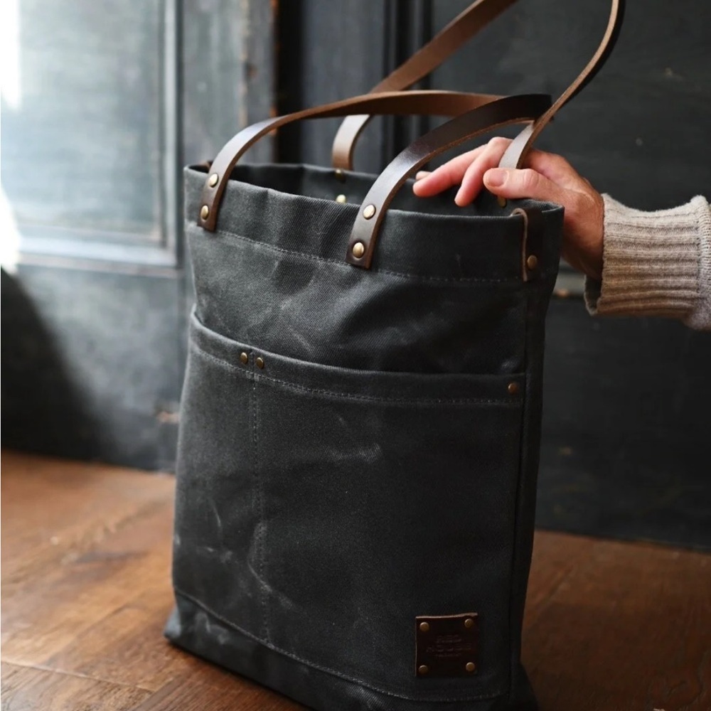 Red House Waxed Pocket Tote Bag in Navy Blue